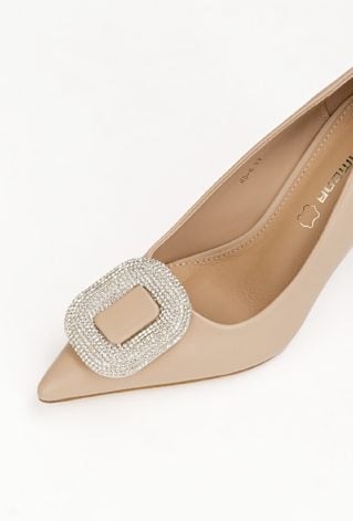 Szpilki z błyszczącą klamrą