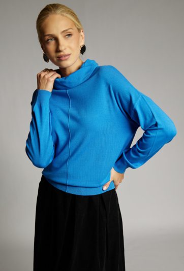 Sweter z luźnym golfem
