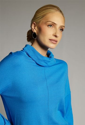Sweter z luźnym golfem