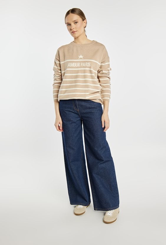 Sweter z napisem