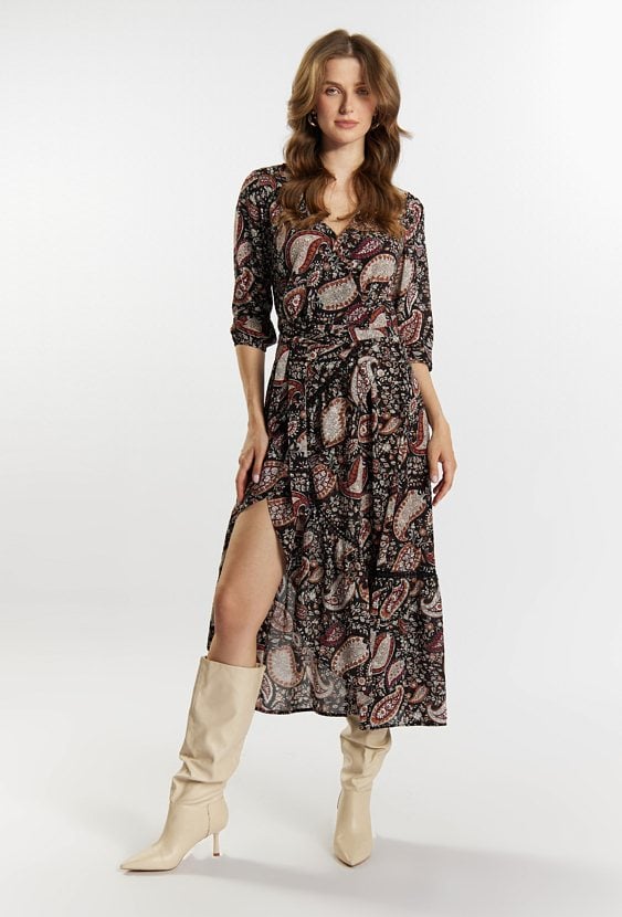 Sukienka o kopertowym fasonie