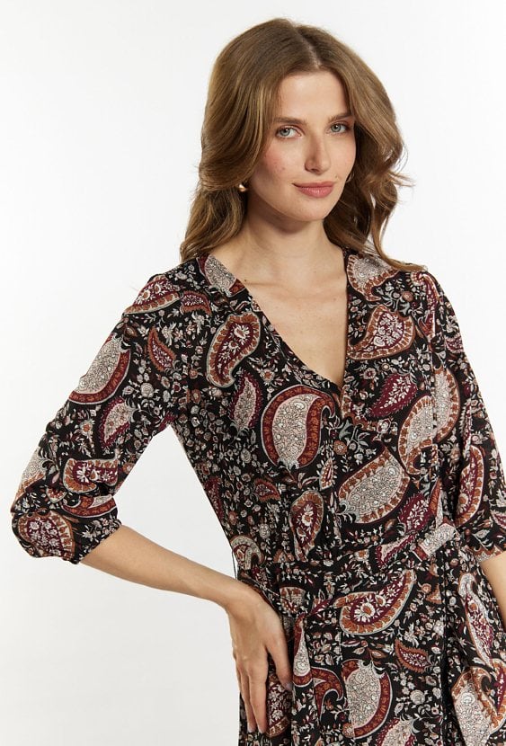 Sukienka o kopertowym fasonie