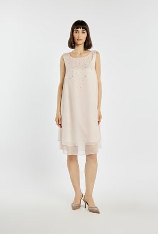 Elegancka sukienka z delikatnymi aplikacjami