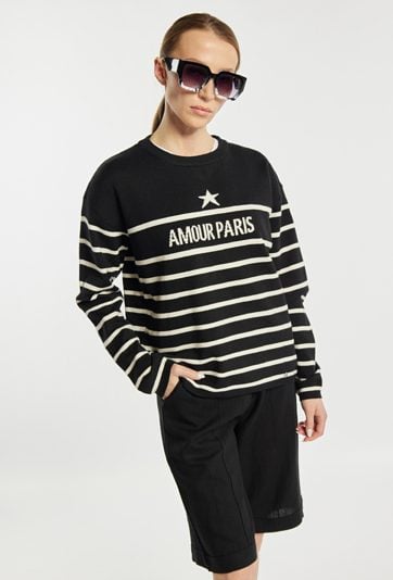 Sweter z napisem