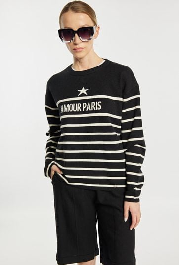 Sweter z napisem
