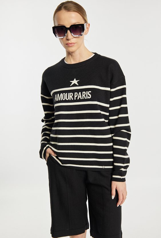 Sweter z napisem