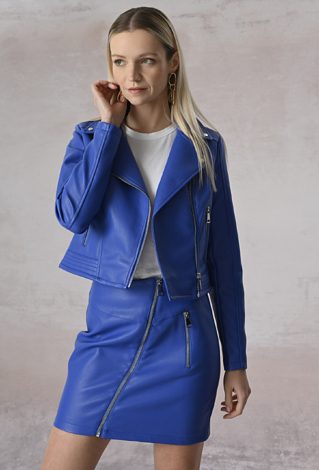 Niebieska kurtka typu ramoneska