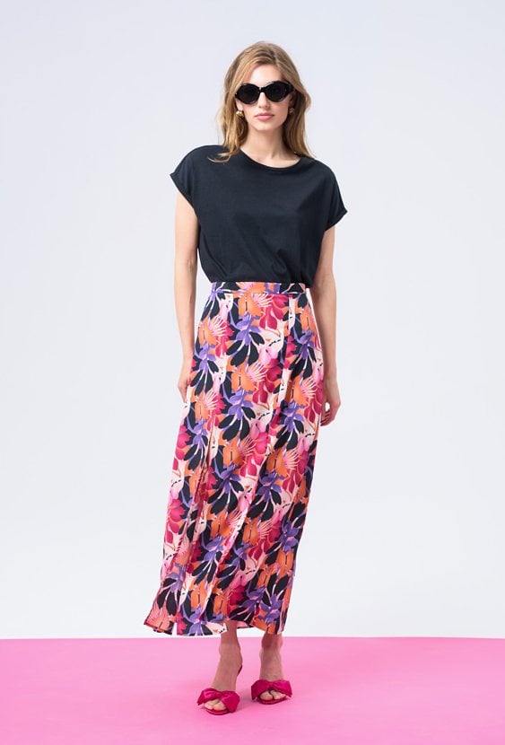 Długa spódnica z rozcięciami