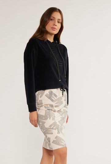 Ołówkowa spódnica z logo