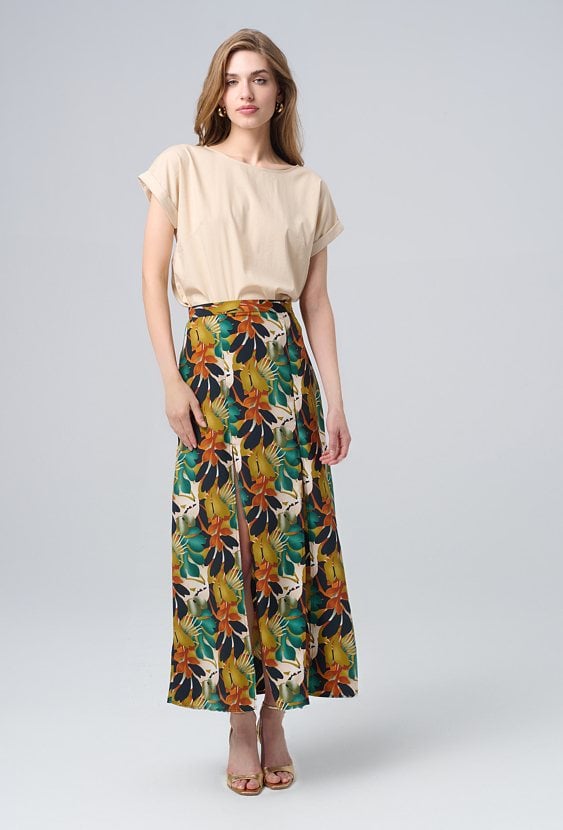 Długa spódnica z rozcięciami