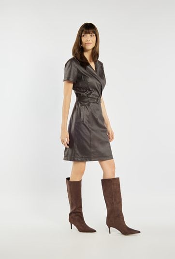 Kopertowa sukienka z paskiem