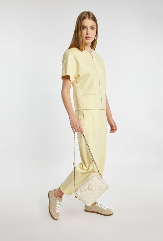 Pikowana torebka na pasku