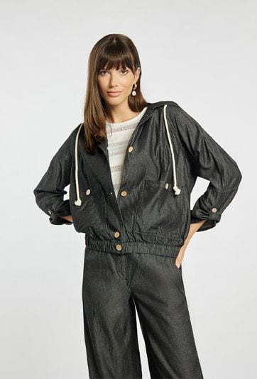 Jeansowa kurtka z kapturem