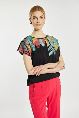 T-shirt z wyrazistym wzorem