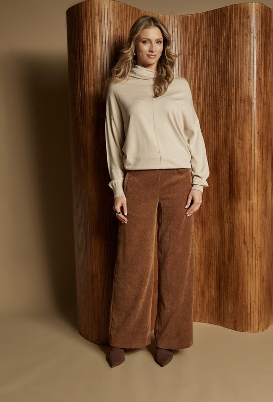 Sweter z luźnym golfem