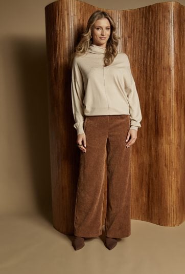 Sweter z luźnym golfem