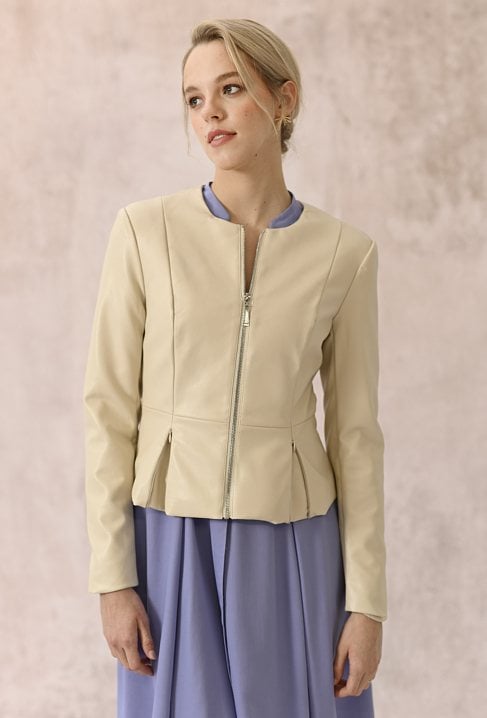 Taliowana kurtka z regulowaną baskinka