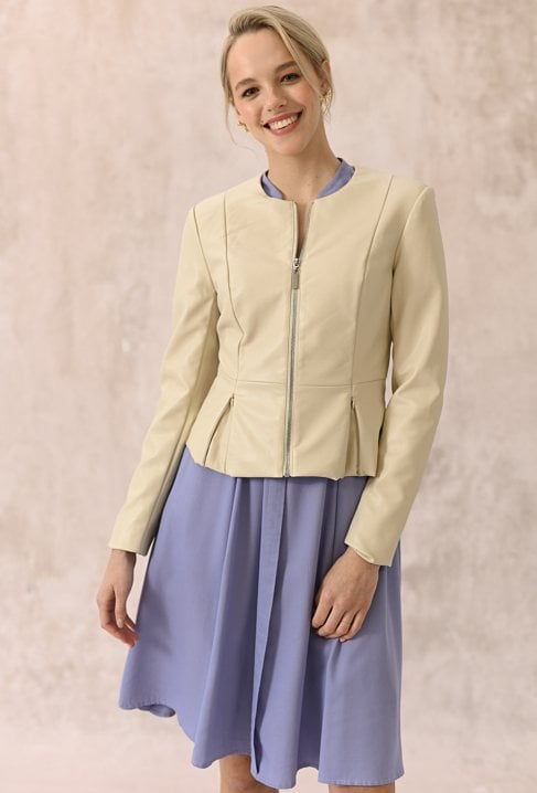 Taliowana kurtka z regulowaną baskinka