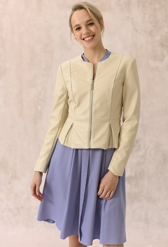 Taliowana kurtka z regulowaną baskinka