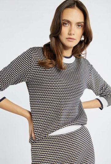 Sweter z połyskującym wzorem