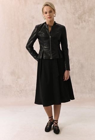 Taliowana kurtka z regulowaną baskinka