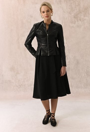 Taliowana kurtka z regulowaną baskinka