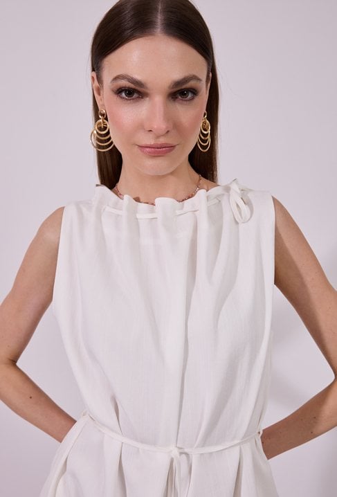 Sukienka z wiązaniem