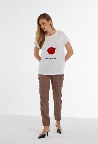 Biały T-shirt z grafiką biedronki