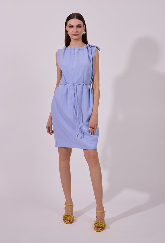 Sukienka z wiązaniem