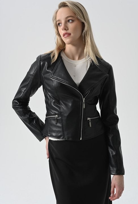 Kurtka z imitacji skóry