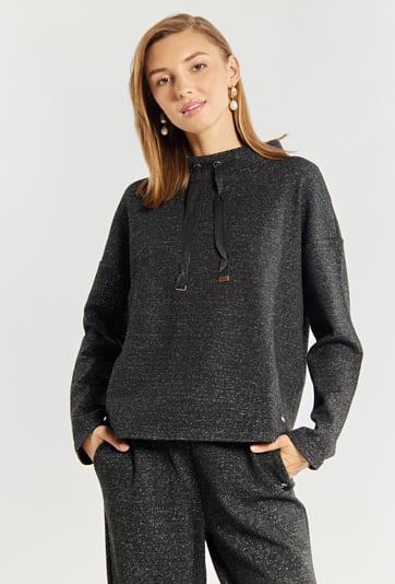 Bluza z wyższym kołnierzem