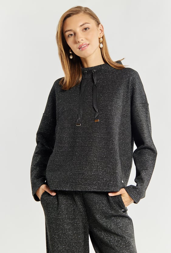 Bluza z wyższym kołnierzem