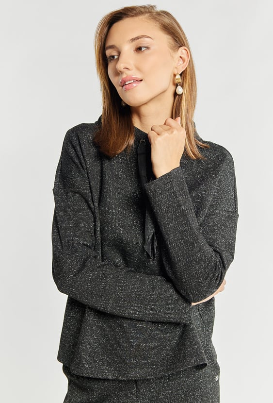 Bluza z wyższym kołnierzem