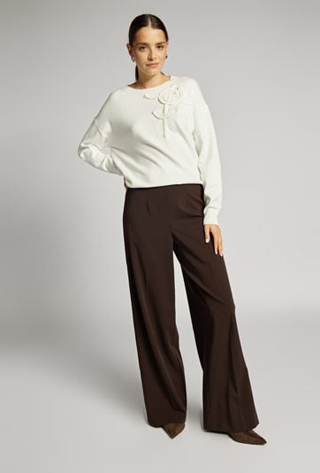 Sweter z kwiatem