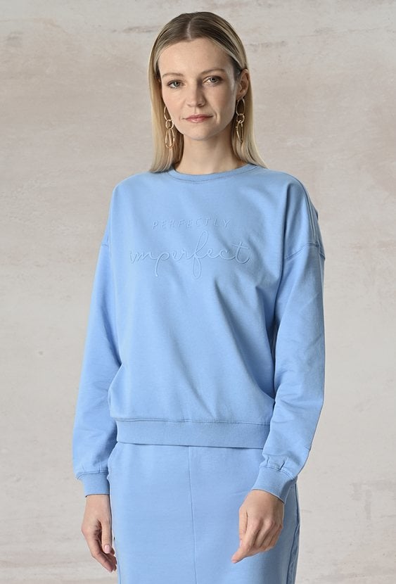 Bluzka w klasycznym fasonie z aplikacją