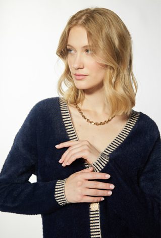 Wzorzysty sweter z krótkim włosiem