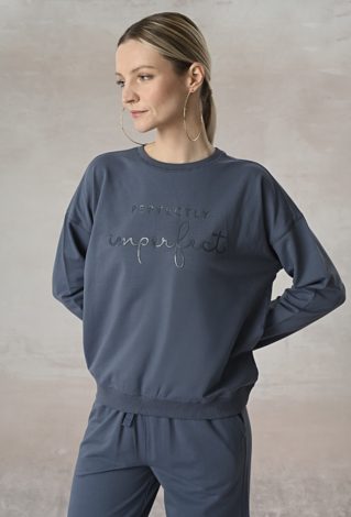 Bluzka w klasycznym fasonie z aplikacją