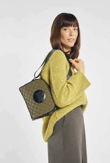 Pikowana torebka na pasku