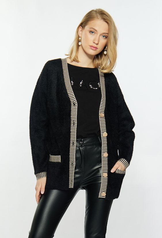 Wzorzysty sweter z krótkim włosiem