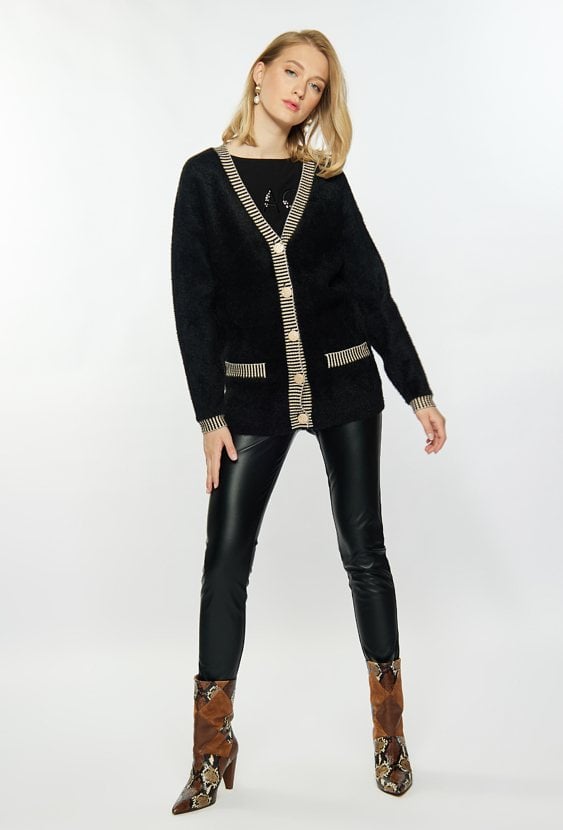 Wzorzysty sweter z krótkim włosiem