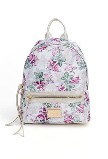 Plecak z kolorowym kwiatowym wzorem