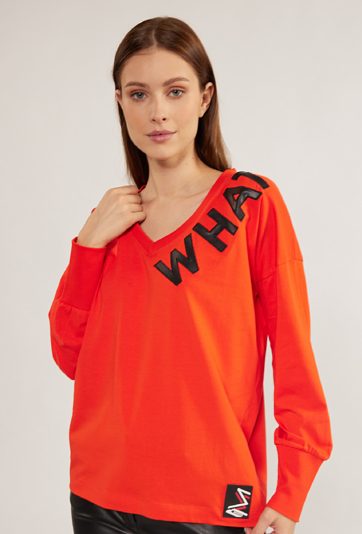 Bluzka z ozdobnym napisem