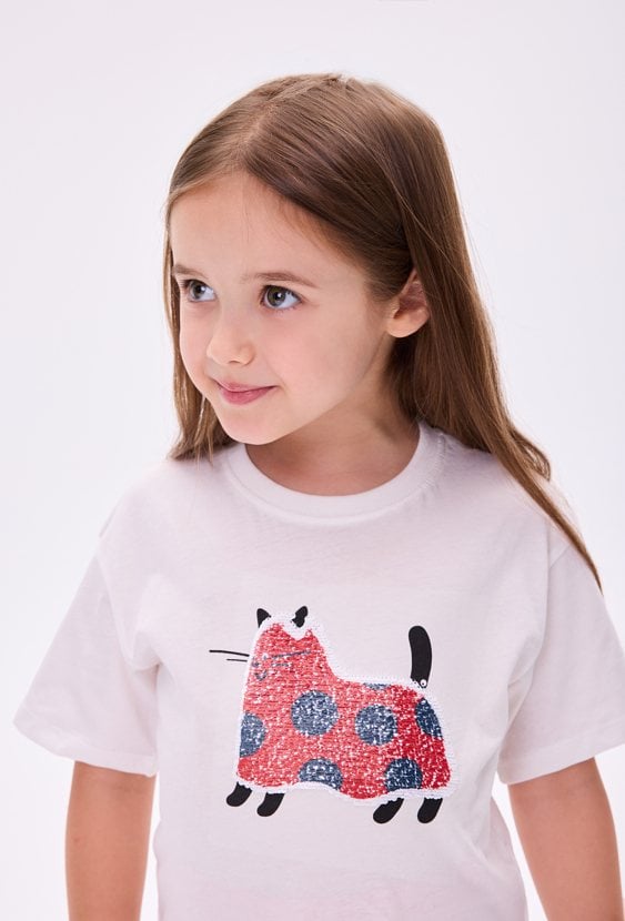 T-shirt dziewczęcy z aplikacją z dwustronnych cekinów
