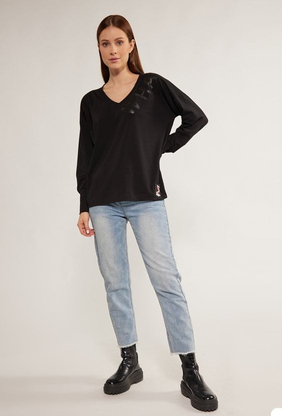 Bluzka z ozdobnym napisem