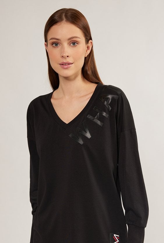 Bluzka z ozdobnym napisem