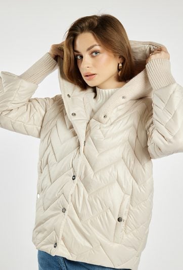 Pikowana kurtka z kapturem