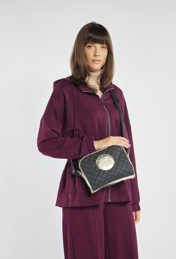 Pikowana torebka na pasku