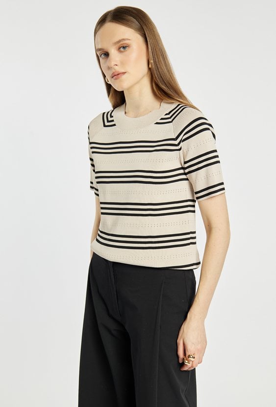 Wiskozowy sweter w paski