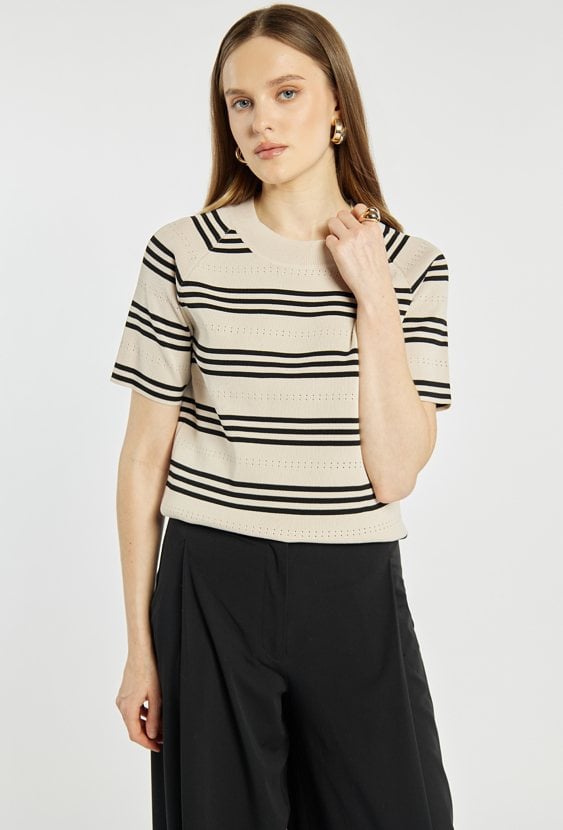 Wiskozowy sweter w paski