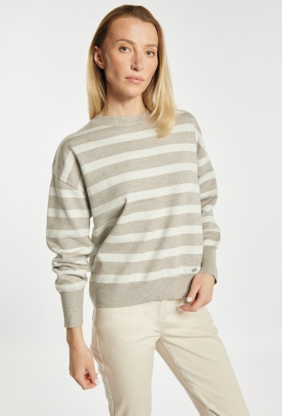 Sweter z połyskującymi paskami